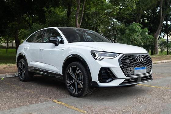 AUDI Q3 2.0 40 TFSI GASOLINA PERFORMANCE BLACK PLUS QUATTRO TIPTRONIC
